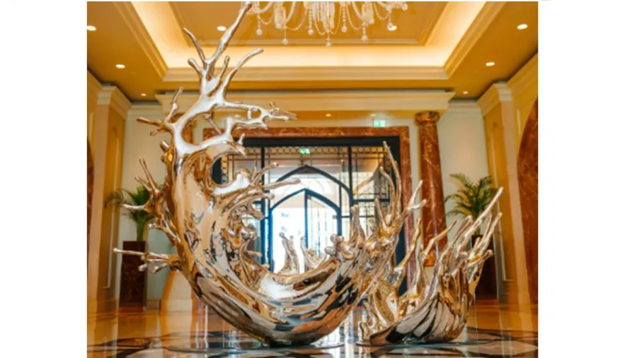 Sculpting a Story of Time: Four Seasons Hotel Doha Collaborated with Artist Dan Pearce to Create Signature Piece for 20-Year Milestone