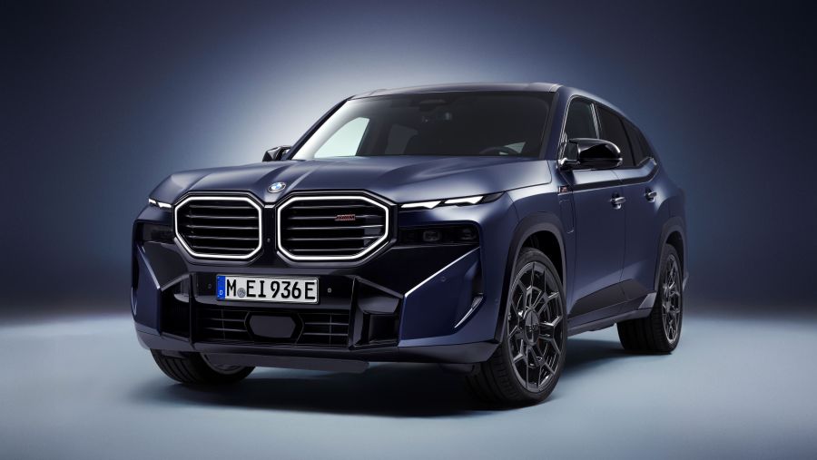 سيارة BMW XM بتجهيزات جديدة تجمع بين أقصى درجات الفخامة وأداء يخطف الأنفاس