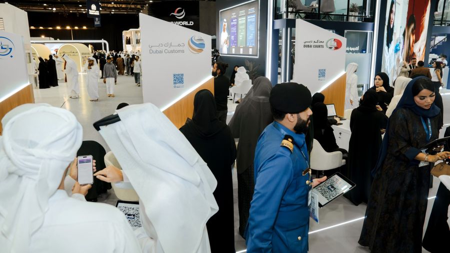 جمارك دبي تستقطب الكفاءات وتُعزّز منظومة العمل الجمركي واللوجستي عبر مسار 33