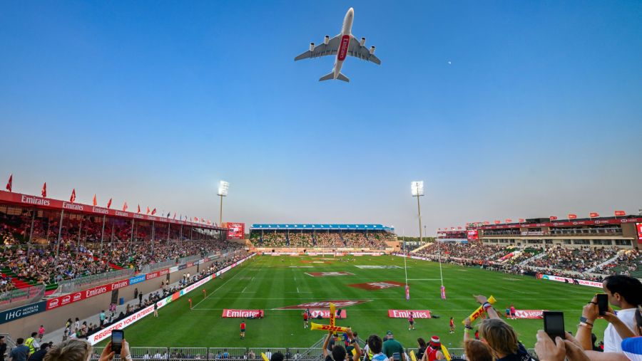 طائرة الإمارات A380 تحلّق في أجواء بطولة سباعيات الرجبي احتفالاً بعيد الاتحاد