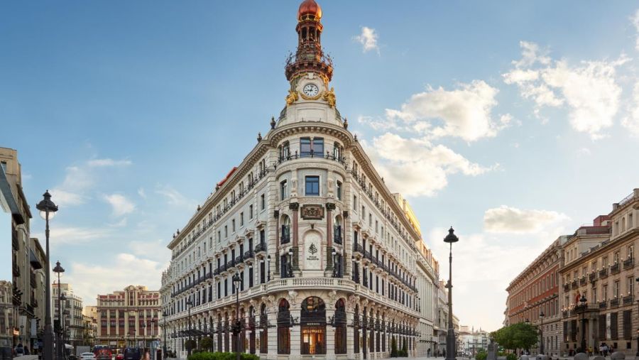 فندق فورسيزونز مدريد يوفر تجربة مقصورة خاصة لمشاهدة المباريات في ملعب لوس بلانكوس لضيوف الأجنحة 