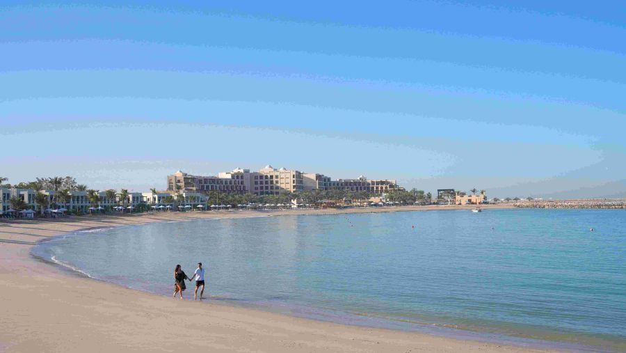 الحب على شاطئ البحر: منتجع ريكسوس المعيريض ملاذٌ لعيد الحب في رأس الخيمة