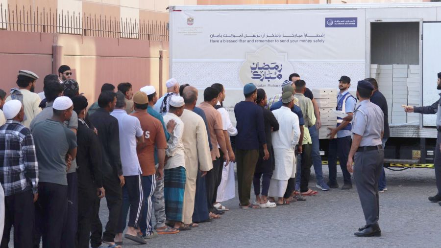 واصلت الأنصاري للصرافة التزامها المجتمعي في رمضان 2026 عبر توزيع 10,000 وجبة إفطار في مواقع مختلفة بدولة الإمارات