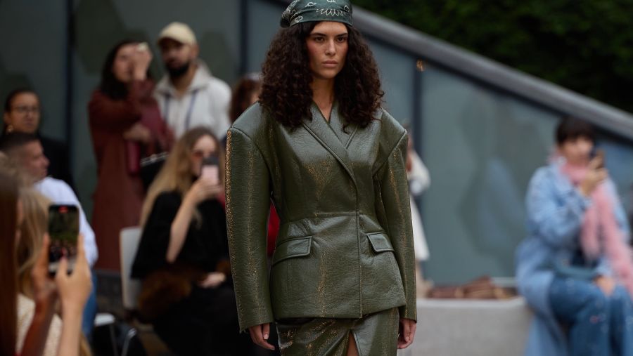 الفخامة والابتكار والاستدامة: أبرز ما ينتظرنا في Moscow Fashion Week
