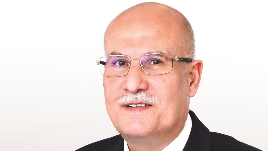 بعد مسيرة مهنية متميزة.. "الأهلي" يودّع رئيسه التنفيذي د. أحمد الحسين ويعلن تعيين "أبو عيدة" لقيادة المرحلة المقبلة