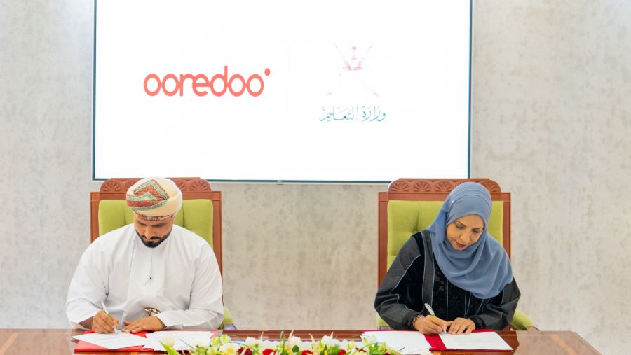 وزارة التعليم توقّع اتفاقية مع شركة Ooredoo لإدراج بعثات دراسية مقرونة بفرص للتوظيف