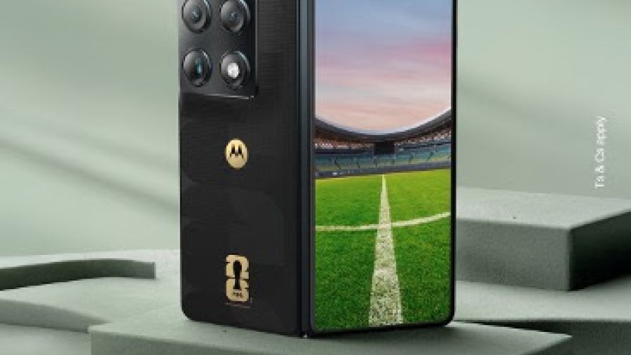 موتورولا و"إي آند" تتعاونان لإطلاق Razr Fold -مجموعة كأس العالم ™FIFA 26