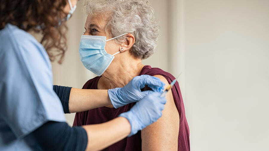 Rafi Manoukian Supports AUB Community Vaccination Drive