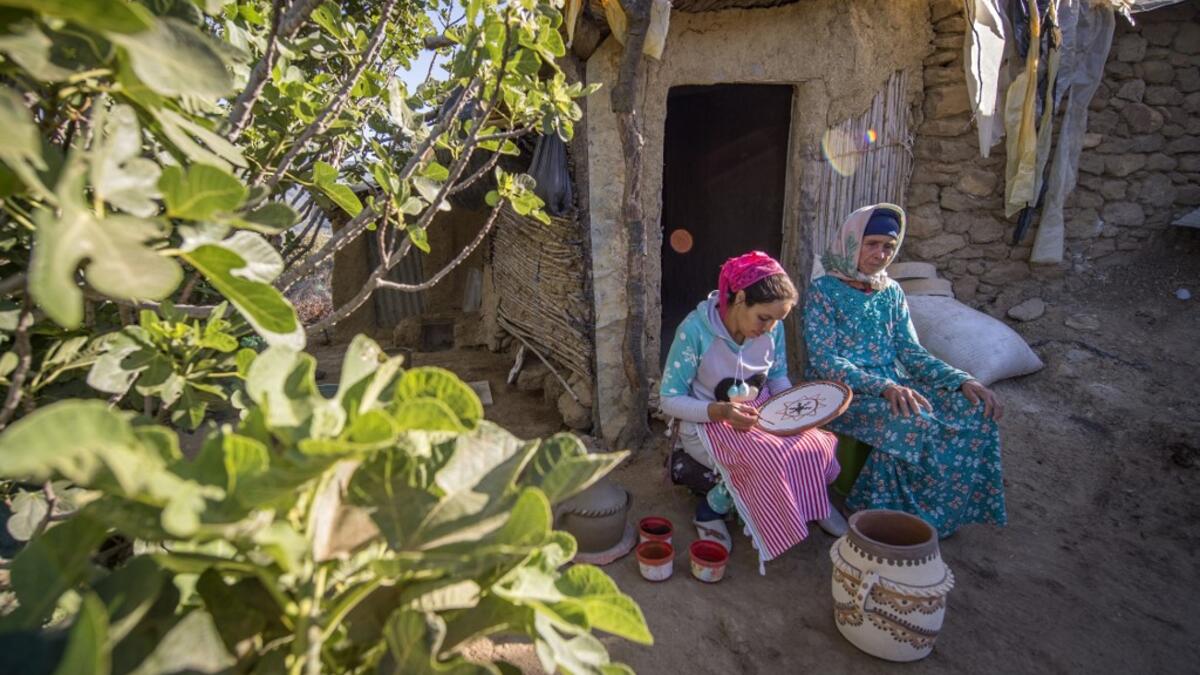 The Sumano association, which promotes Moroccan tribal women's handicrafts, places orders with the potters, buys the works, transports them to Spain and sells them at 20 times the local price on its website, promising to redistribute the income locally "when the business becomes profitable". FADEL SENNA / AFP