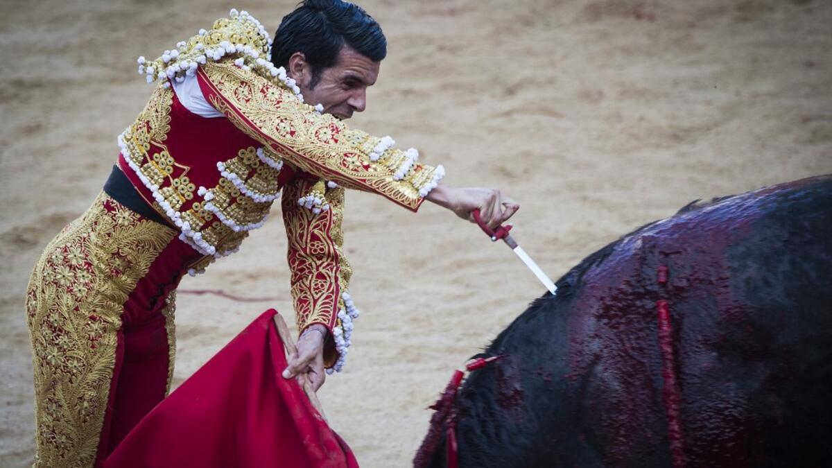 Spanish matador Emilio de Justo stabs a Puerto de San Lorenzo's fighting bull with a sword during the first bullfight of the San Fermin Festival in Pamplona, on July 7, 2019.  JAIME REINA / AFP