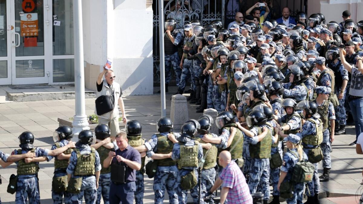 Servicemen of the Russian National Guard block an area during an unauthorised rally demanding independent and opposition candidates be allowed to run for office in local election in September, in downtown Moscow on July 27, 2019.  Maxim ZMEYEV / AFP