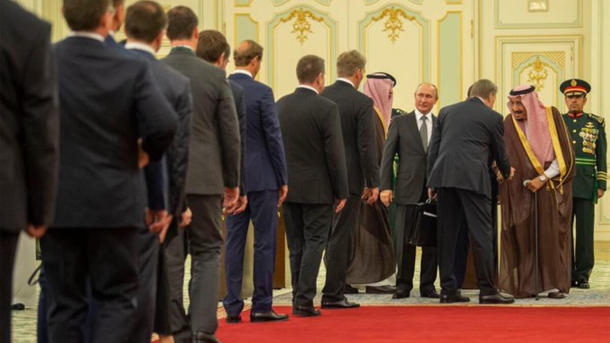Russian President Vladimir Putin and Saudi Arabia's King Salman attend the official welcome ceremony in Riyadh, Saudi Arabia (Twitter)