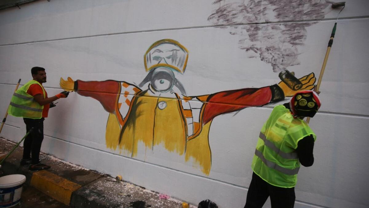 Iraqi protesters paint a mural at Baghdad's Tahrir square during ongoing anti-government demonstrations on November 2, 2019. Iraqi security forces clashed with anti-government protesters in the early hours of Saturday near the capital's Tahrir Square, leaving one demonstrator dead and dozens more wounded, medical sources said. AHMAD AL-RUBAYE / AFP