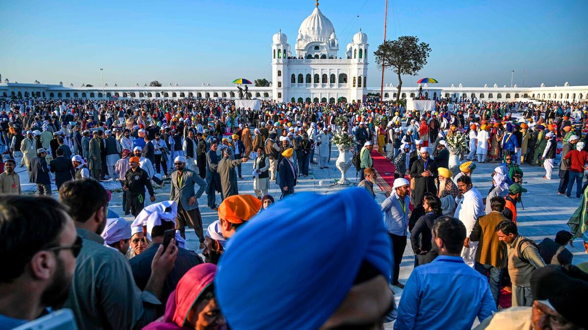 Hundreds of Indian Sikhs make historic pilgrimage to Pakistan (Twitter)