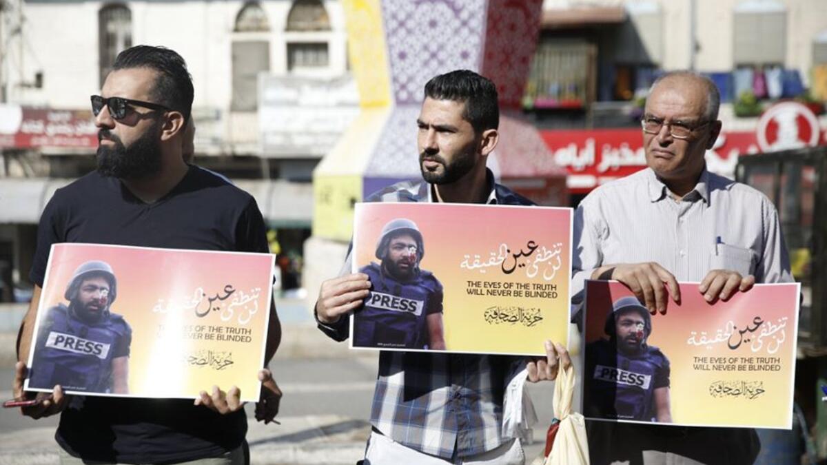 Palestinian journalists launch a campaign  in solidarity with photojournalist Muath Amarneh who lost his left eye because of an Israeli bullet while covering protests in Hebron on 15 November (Twitter)