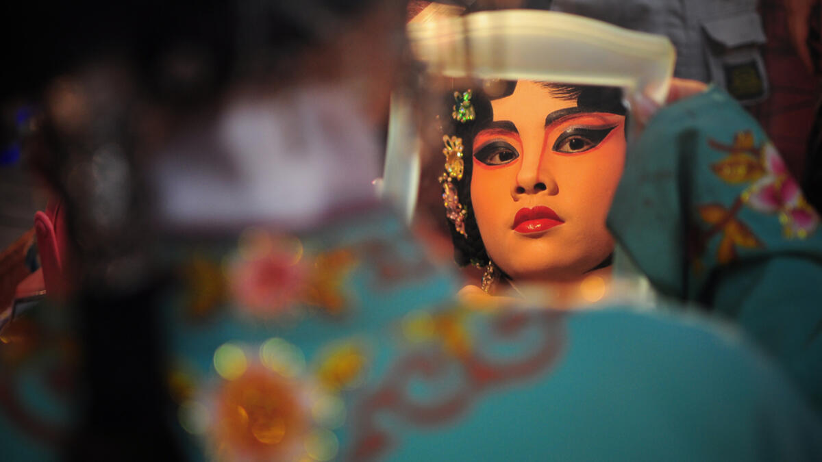 Actor make up for the performance Chinese opera (Shutterstock)