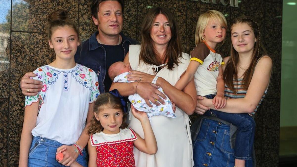 في عام 2002 اختار الشيف البريطاني الشهير "جيمي أوليفر" اسم Poppy Honey والتي تعني "عسل الخشخاش"، نعم هذا متوقع 