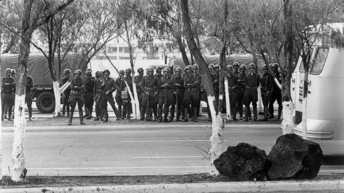 ومع احتدام النزاع العالمي، لم تتردد العديد من الدول وعلى رأسها فرنسا وألمانيا وبريطانيا في تجنيد العديد من رياضييها وأبطالها الأولمبيين مفضلة بذلك إرسالهم نحو جبهات القتال بدلًا من الأولمبياد.