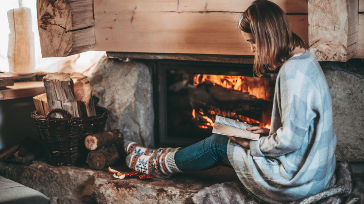 Read a book, reading five books you have always wanted to read but never had the time (Shutterstock)