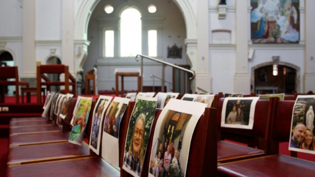 قامت العديد من الكنائس فى العديد من بلدان العالم بالصلاة على ضحايا "كورونا" وتعليق صورهم على مقاعد الكنيسة إحياءا لذكراهم  تمامًا كما حدث في ألمانيا.