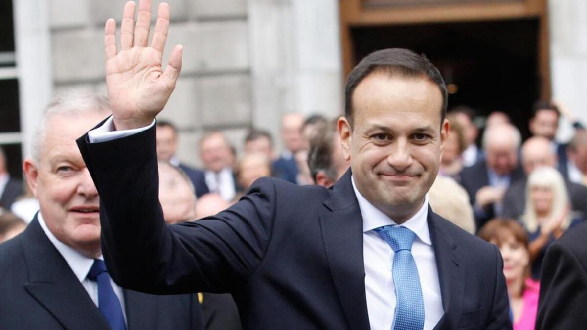 أعلن رئيس الوزراء الأيرلندي "ليو فارادكار" إنه سيعود إلى مزاولة مهنة الطب لمساعدة الجيش الأبيض في التصدي لفيروس "كورونا" المُستجد عرضًا ممارسة المهنة في نوبات عمل مساندة لهيئة الخدمات الصحية في بلاده.