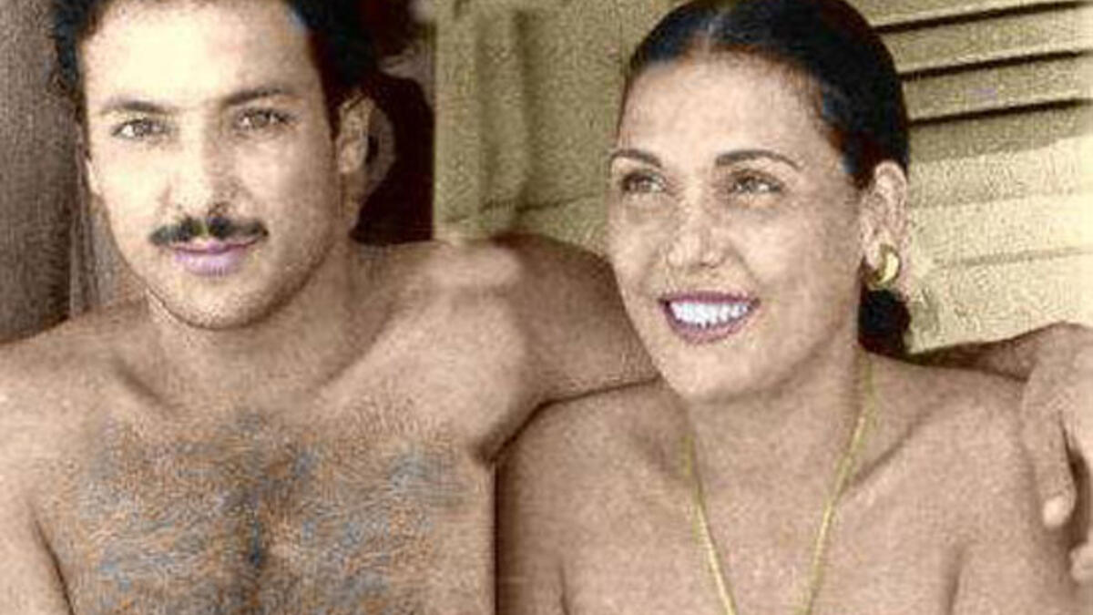 الراقصة تحية كاريوكا تزوجت 14 مرة، ومنهم انطوان عيسى ورجل الأعمال محمد سلطان باشا، ثم من الأمريكي "ليفي"، والمخرج فطين عبد الوهاب والفنان أحمد سالم وطيار الملك فاروق الخاص حسين عاكف والفنان رشدي أباظة ثم الضابط مصطفى كمال صدقي ثم المطرب الصاعد محرم فؤاد ثم أحمد ذو الفقار صبري وبعده الكاتب المسرحي فايز حلاوة وآخرهم المخرج حسن عبد السلام.