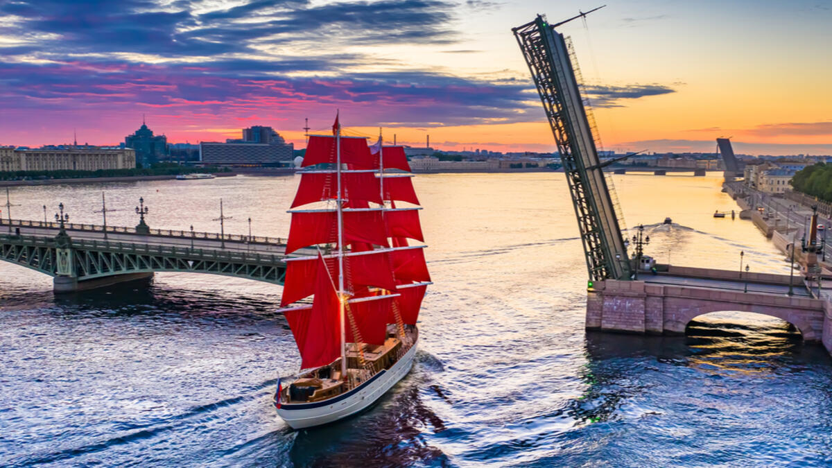 Saint Petersburg. White Nights. Cities of Russia. Panorama from the drone of the city of St. Petersburg. Scarlet Sails. White Nights in St. Petersburg. Divorced bridges. Sailboat with scarlet sails (Shutterstock)