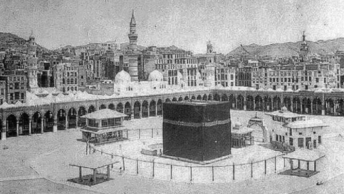 في 1871 تفشى الوباء حتى اضطر الأطباء المصريون للسفر إلى مكة.