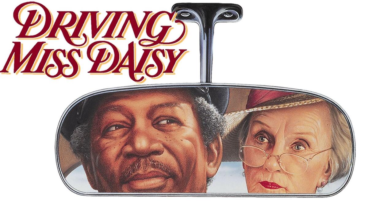 فيلم Driving Miss Daisy: عُرض لأول مرة عام 1989، وهو مأخوذ عن مسرحية تحمل نفس الاسم، يتناول الفيلم قصة الأنسة "دايزي جيسيكا تاندي" وصداقتها بسائقها العجوز صاحب البشرة الداكنة.