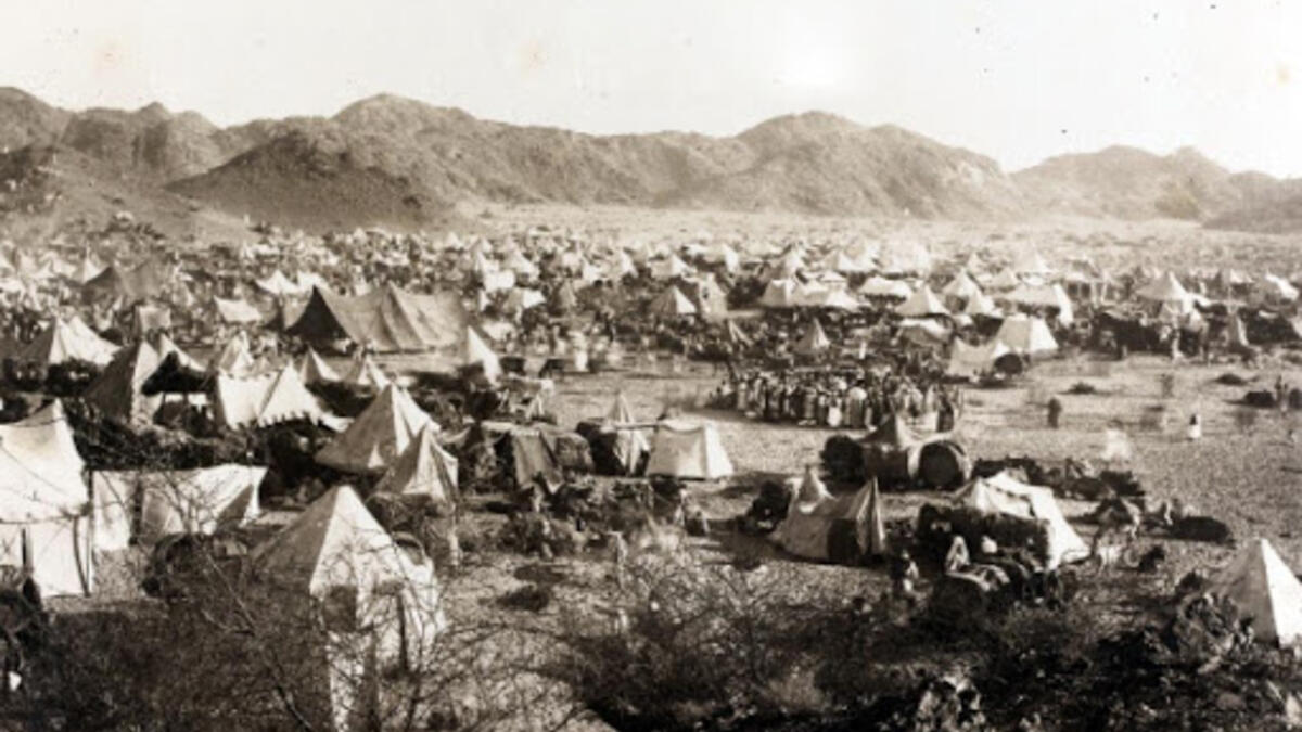 في 1858م انتشر وباء دفع الناس للهروب من الحجاز، وتم حجرهم صحيًا.