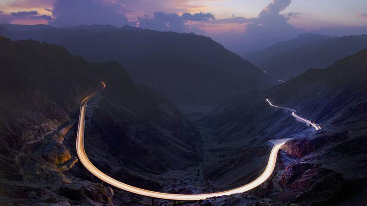 يوم كامل في أبها: تشتهر أبها بطبيعتها المذهلة، وبأماكنها تاريخية التي تعكس عراقتها ومكانتها، في هذه الرحلة التي تستغرق يومًا كاملًا ستقوم بزيارة الأماكن ذات الطبيعة الخلابة مثل الجبل الأخضر وسنتمتع كذلك ببعض المأكولات المحلية في أحد مطاعم المدينة.