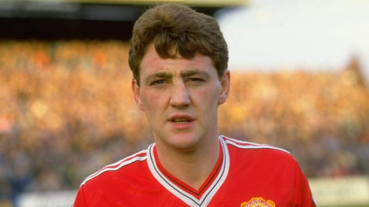 الإنجليزي ستيف بروس (113 هدفاً)