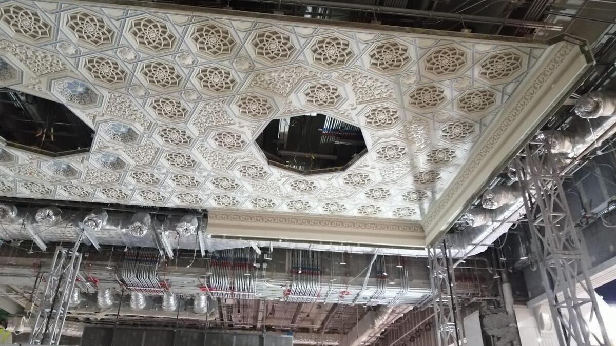 تتميز البوابة بالارتباط البصري للكعبة المشرفة، حيث يتم مشاهدة الكعبة المشرفة بالكامل من مدخل الباب وعلى بعد 300 متر.