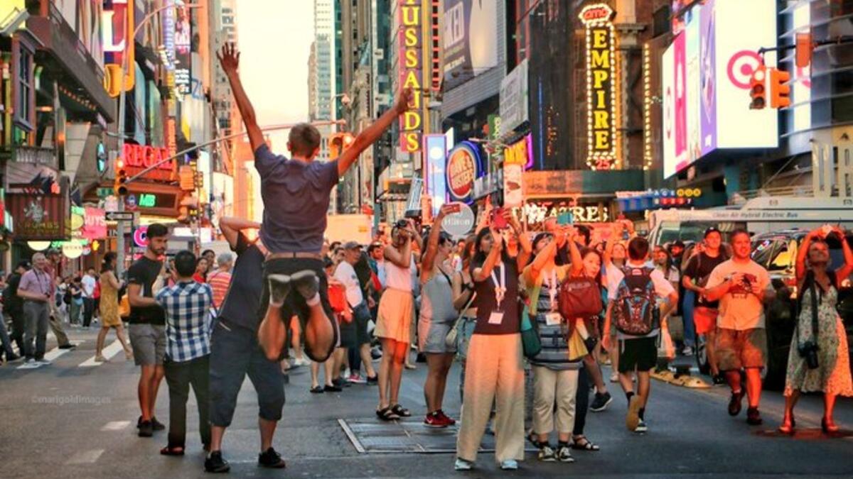 42nd Street, Manhattanhenge in New York City (Twitter)