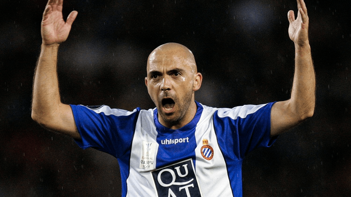 إيفان دي لا بينيا: لعب لبرشلونة من 1995 حتى 1998 ولإسبانيول من 2002 حتى 2011