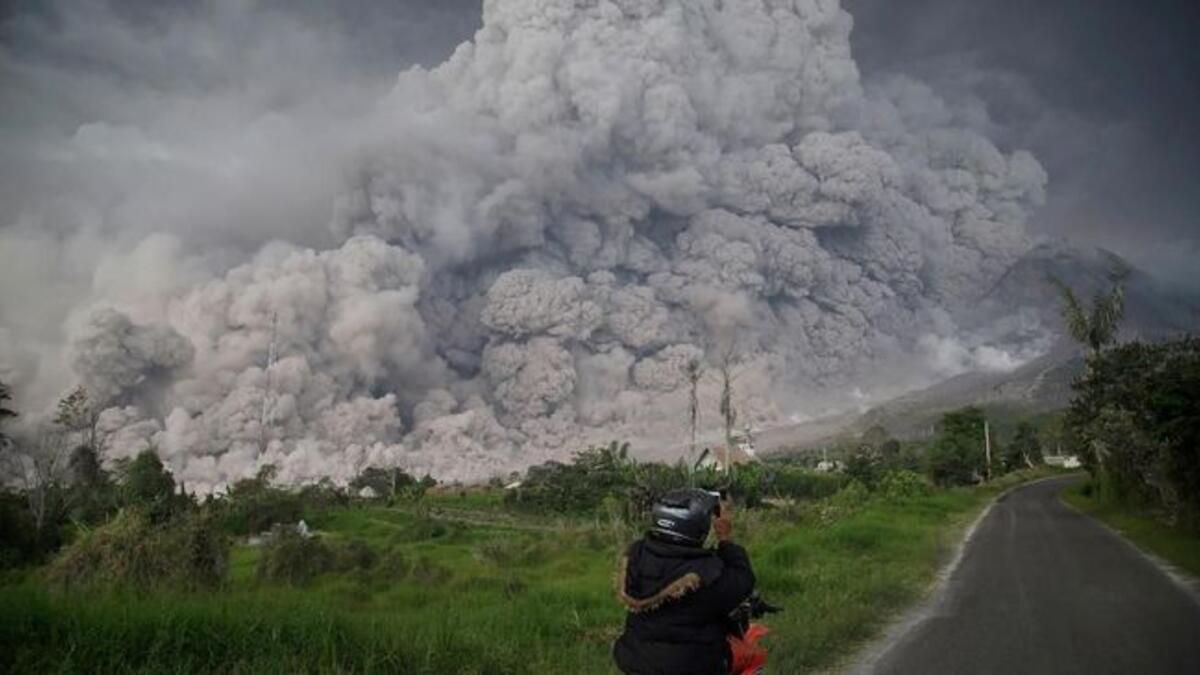 Mount Sinabung spews thick ash and smoke into the sky in Karo, North Sumatra  (Twitter)