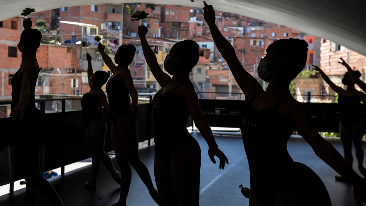 The 200 ballet students of Paraisopolis, the second largest favela in Sao Paulo, restarted rehearsals after five months with a coreography about a police operation that put their community in mourning last year. NELSON ALMEIDA / AFP