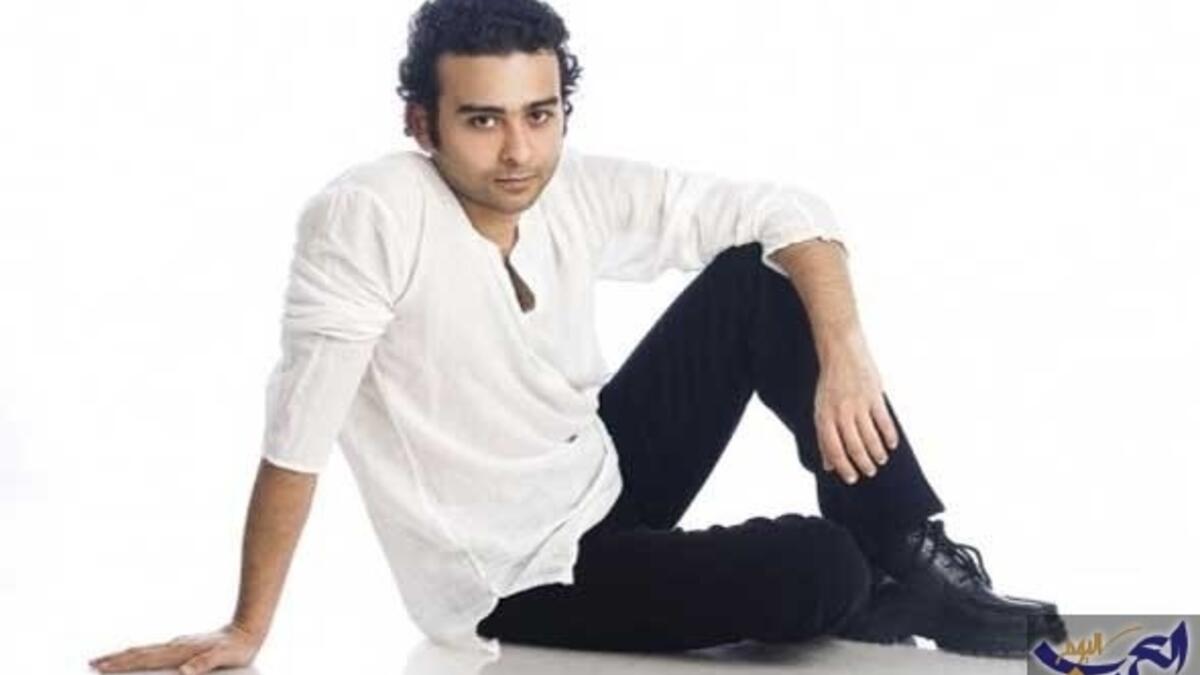 أحمد عزمي: في 2015 قضت محكمة جنايات شرم الشيخ بحبسه 6 أشهر مع الشغل في قضية تعاطي مخدرات بعد أن استوقفه أحد ضباط كمين شرم الشيخ ولاحظ عدم قدرته على الحديث، وبتفتيش سيارته عثر على 14 قرصًا مخدرًا.