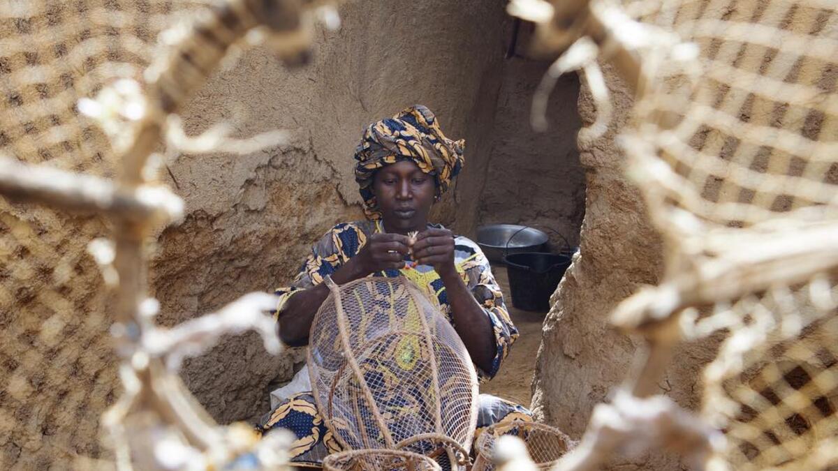 Saudi Photographer Hesham Alhumaid: Fishing net maker - Djenne - Mali. (Instagram/@hesh4m)
