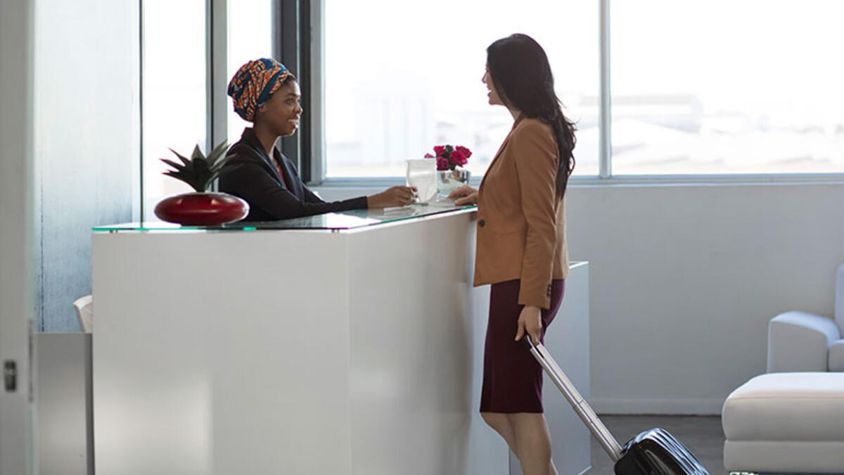 من المتوقع التخلي عن طريقة تسجيل الدخول التقليدية في مكتب الاستقبال، وبدلًا من ذلك ستعمل المزيد من الفنادق على الترويج لطريقة تسجيل الدخول عبر الهواتف الذكية.