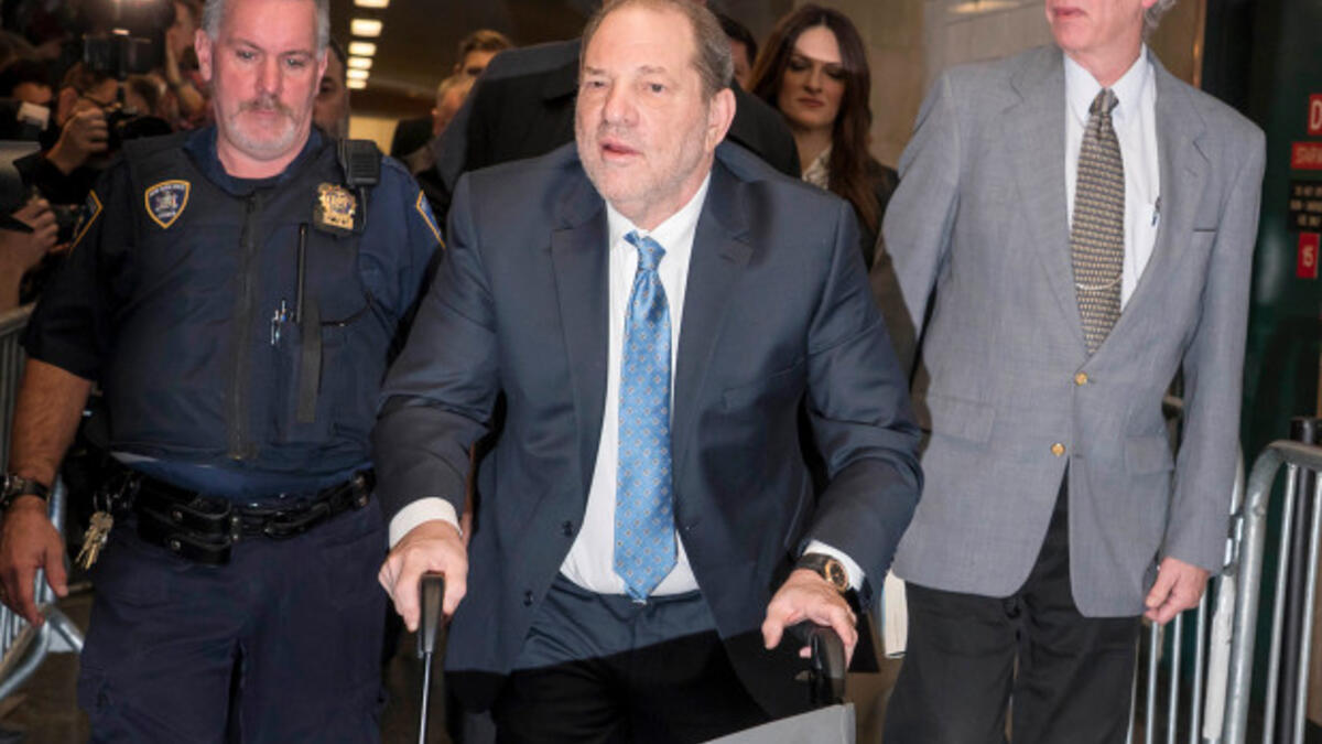 أدين صانع الملوك في هوليوود "هارفي واينستين" في 24 فبراير باغتصاب ممثلة طموحة والاعتداء الجنسي على مساعد إنتاج تلفزيوني وأفلام. واحتفل العشرات من متهميه وأنصارهم بالحكم باعتباره لحظة فاصلة بالنسبة لحركة #MeToo.