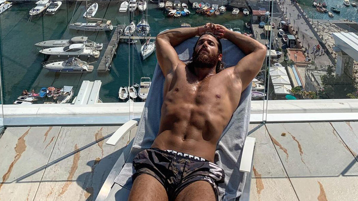 Can Yaman topless