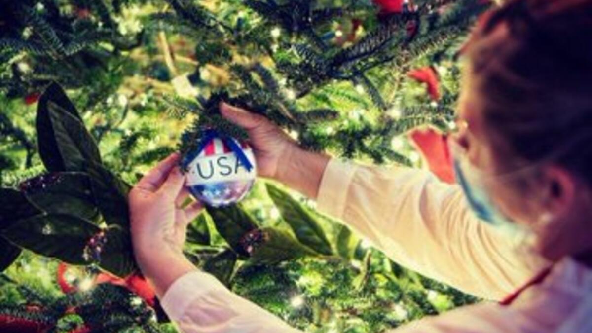 Volunteers from all across America have come to decorate the  White House  for the holiday season. (Twitter)