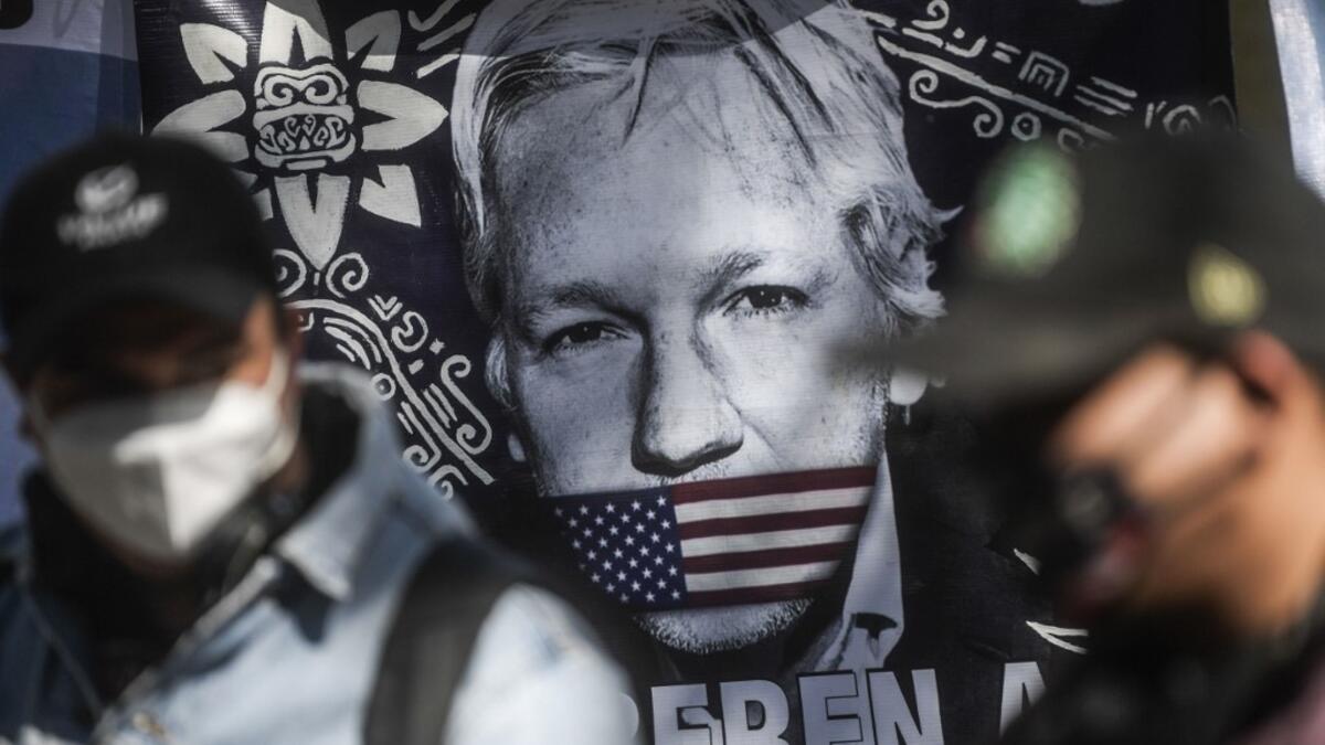 A flag is seen during a protest in front of the British embassy to demand the freedom of Wikileaks founder Julian Assange, in Mexico City, on January 4, 2021. After British justice denied the US extradition request, Mexican president Andres Manuel Lopez Obrador offered political asylum to Assange. Pedro PARDO / AFP