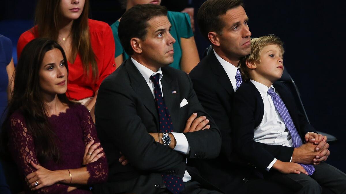 تعيش حياة أقل علنية من شقيقيها "هانتر" و"بو" الذي توفي في عام 2015 بعد إصابته بسرطان في الدماغ.