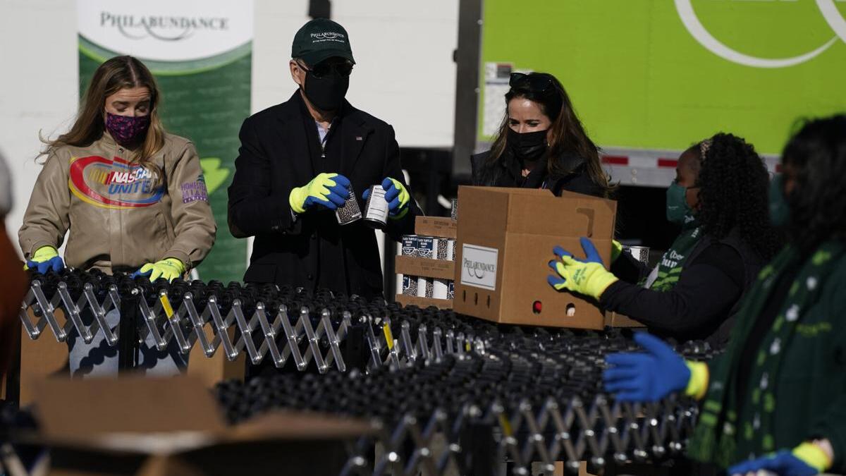 وهي ناشطة في مجال العدالة الاجتماعية، إذ أنشأت شركة "لايفليهوود" لتجارة الملابس المصنعة في الولايات المتحدة، بهدف التبرع بعائدات المبيعات لمنظمات المجتمع في وديلاوير.