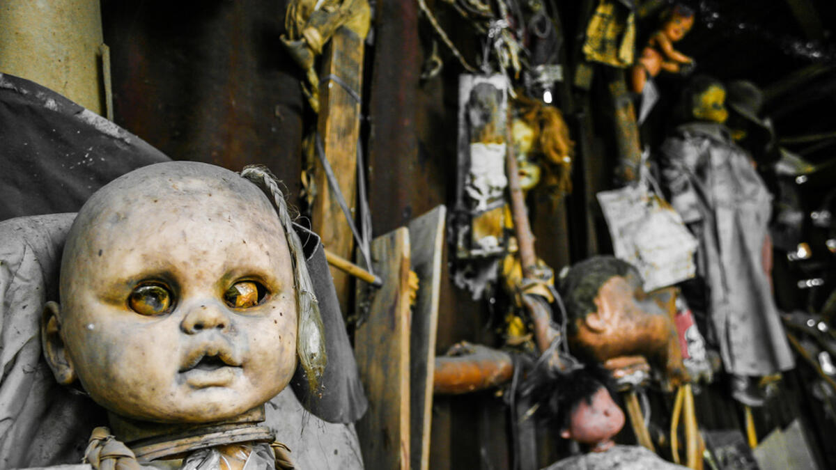 A few miles from the heart of Mexico City lies La Isla de las Muñecas, the Island of Dolls, where thousands of dolls hang from the trees. (Shutterstock)