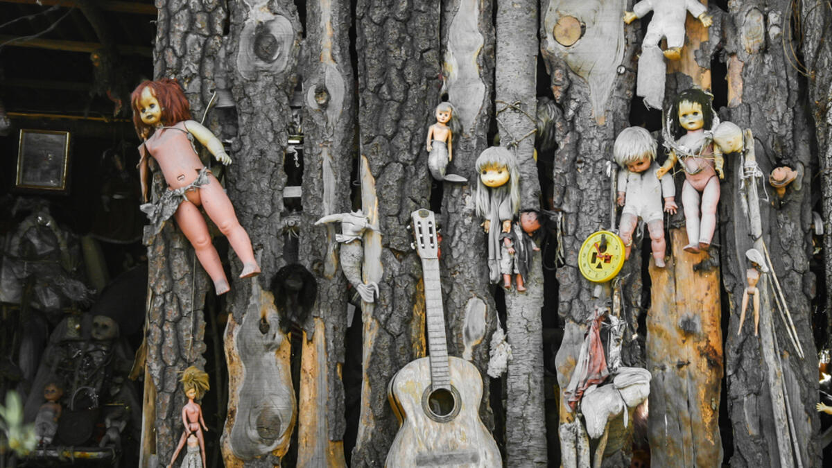 Creepy old dolls in the abandoned Island of the Dolls, Xochimilco, southern Mexico City (Shutterstock)