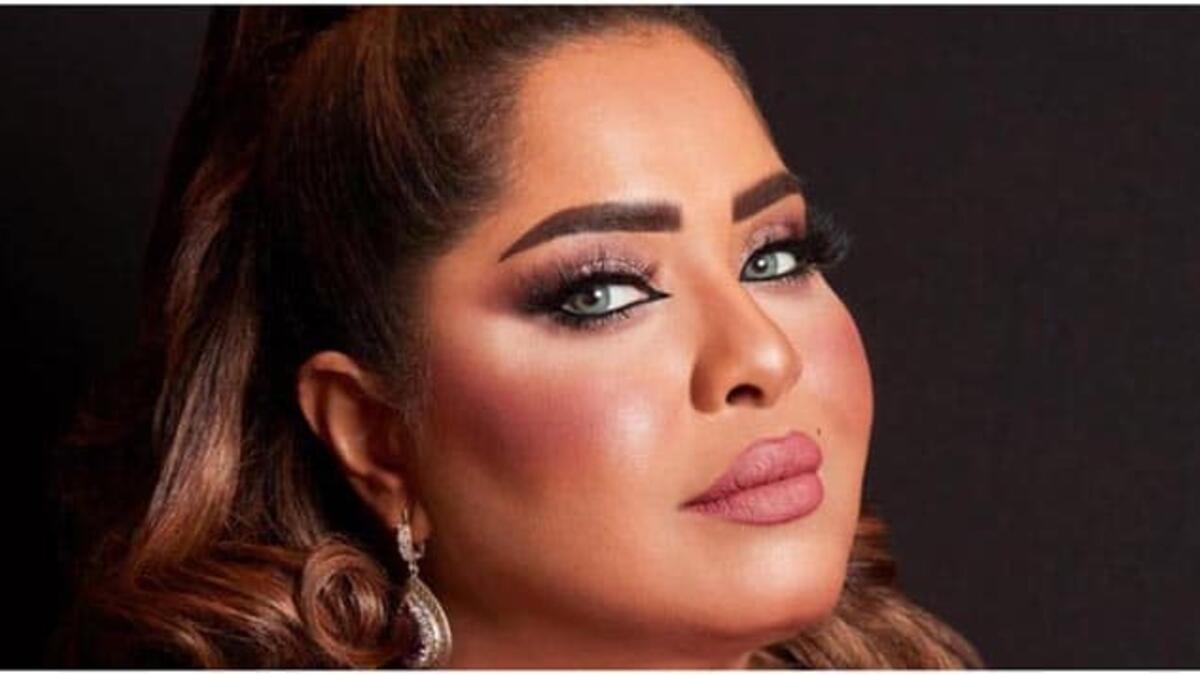 وبعد حملة الانتقاد الذي تعرضت له، دافعت عن نفسها قائلة: "انا احترم الجميع لكن في نفس الوقت على الوافدين احترام الوضع وعدم الدخول الى الكويت في ظل كورونا"، وطالبت مجلس الامة باتخاذ قرار يقضي بمنع دخول الأجانب كإجراء احترازي.