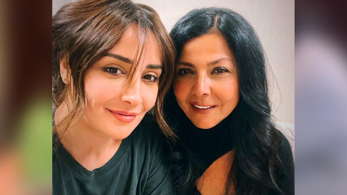 Sabah Jazairi with Syrian actress Kinda Hanna